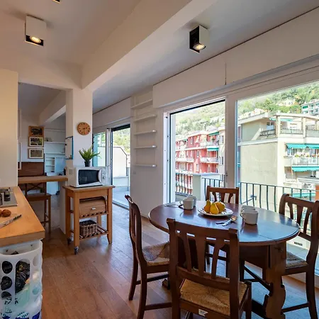 The Blue Window In - Happy Apartman